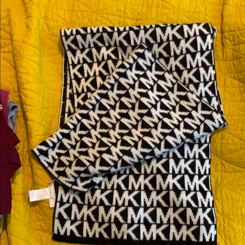 Michael Kors scarf